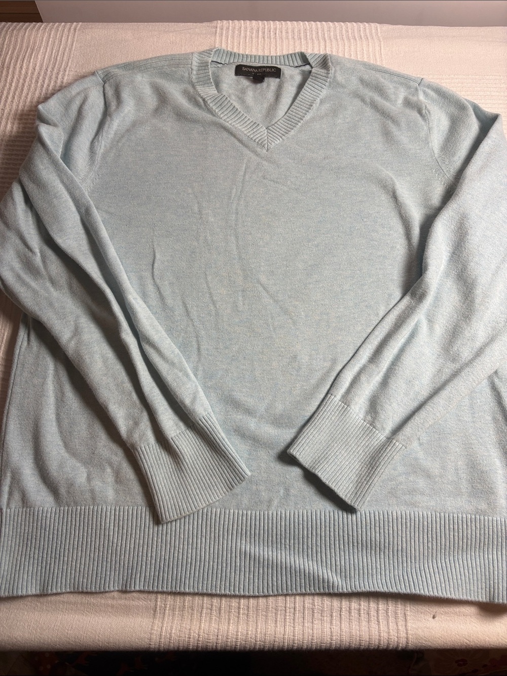 Banana Republic Women's Pale Blue V-Neck Sweater